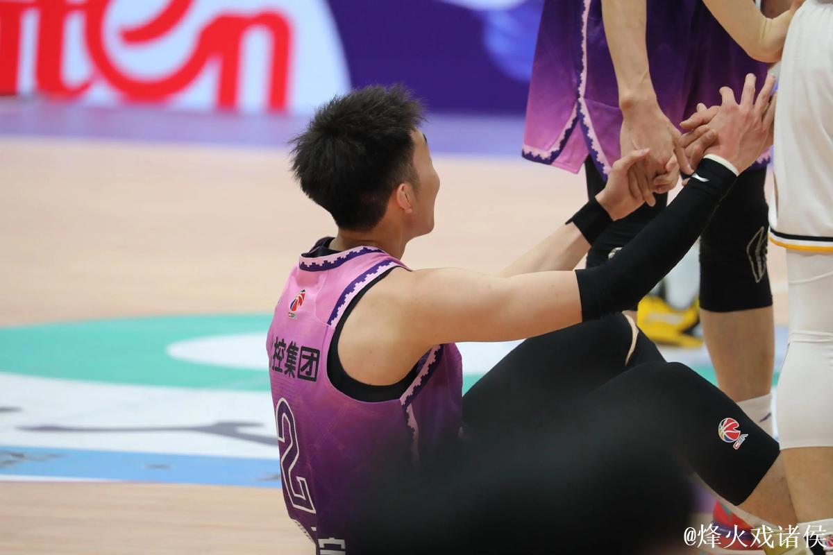 CBA-廖三宁14分沈梓捷两双 北控险胜山东迎开门红 CBA-廖三宁14分沈梓捷两双 北控险胜山东迎开门红